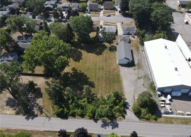 Property at 21 Rehm Rd, Lancaster, NY 14043