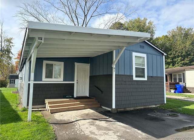 Property at 61 Elmhurst Dr, Lockport-town, NY 14094, 2 beds, 1.5 baths