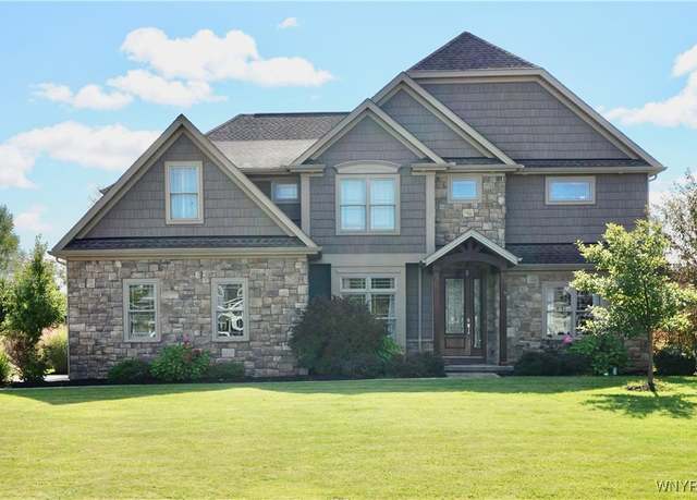 Property at 5542 Meadowglen Dr, Clarence, NY 14032, 5 beds, 5.5 baths