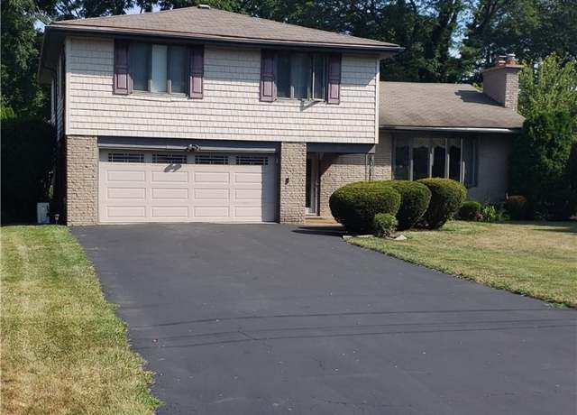 Property at 663 Cayuga Dr, Lewiston, NY 14092, 4 beds, 2.5 baths