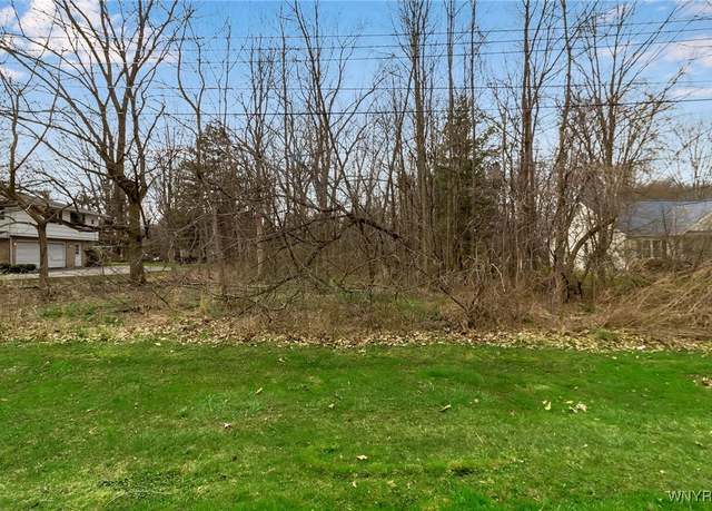 Property at 4710 Margaret Dr, Clarence, NY 14031