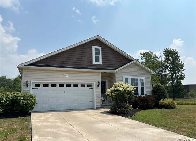 Property at 5553 Victoria Ln, Lockport Town, NY 14094, 3 beds, 2 baths