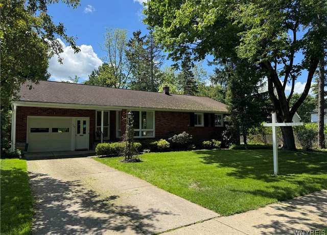Property at 725 Warren Dr, Aurora, NY 14052, 3 beds, 2 baths