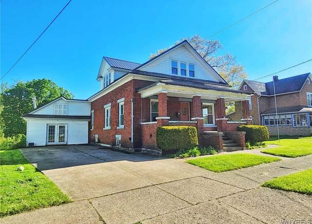 Property at 157 Clinton St, Salamanca, NY 14779, 3 beds, 1.5 baths