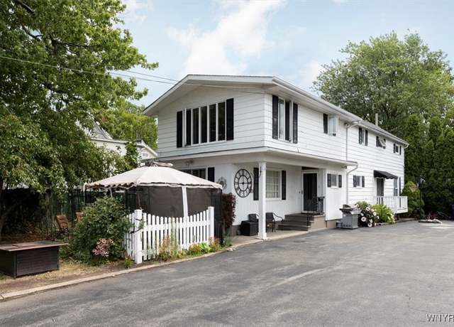 Property at 188 Devereaux Ct, Lockport City, NY 14094, 5 beds, 2.5 baths