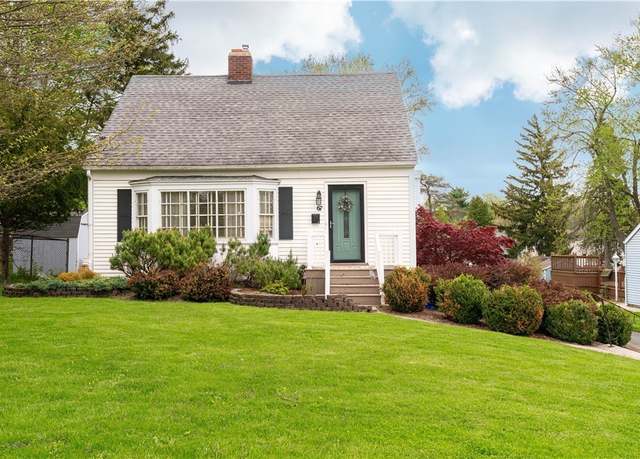 Property at 67 Hillcrest Dr, West Seneca, NY 14224, 3 beds, 1.5 baths
