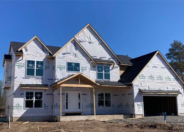 Property at 5716 Dorothy Cir, Clarence, NY 14032, 4 beds, 3.5 baths