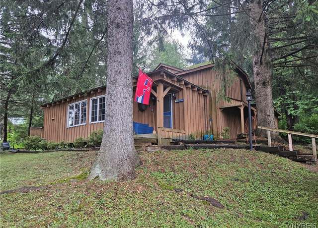 Property at 37 Holimont Dr, Ellicottville, NY 14731, 4 beds, 2 baths
