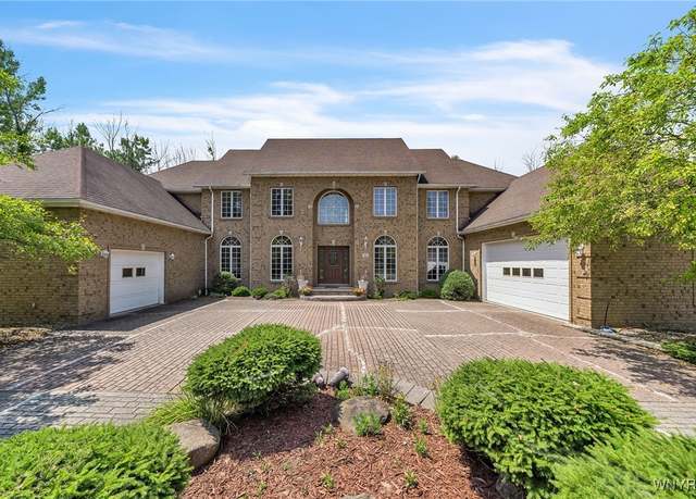 Property at 11 Valle Dr, Batavia, NY 14020, 5 beds, 4.5 baths