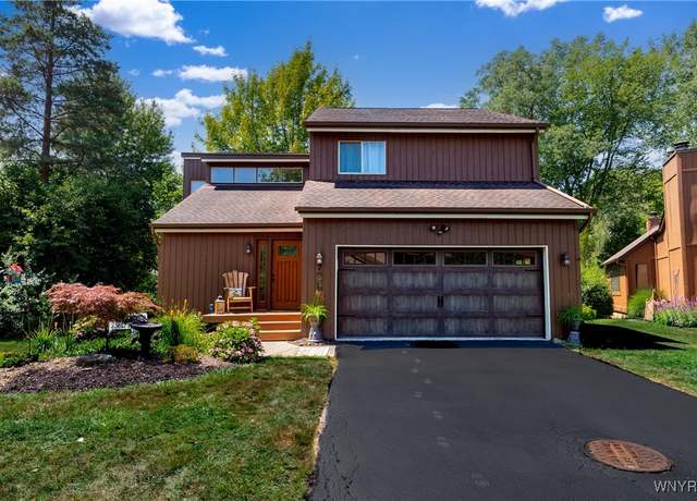 Property at 7 Hummingbird Ln, Amherst, NY 14228, 3 beds, 2.5 baths