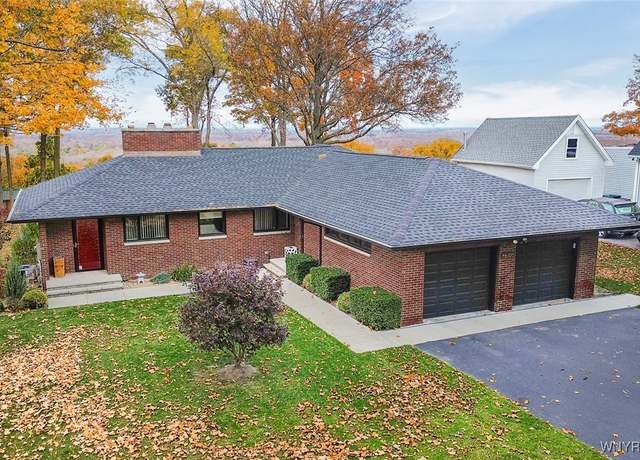 Property at 1051 Escarpment Dr, Lewiston, NY 14092, 3 beds, 2 baths