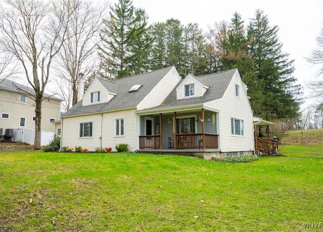 Property at 266 Union Rd, West Seneca, NY 14224, 4 beds, 2.5 baths