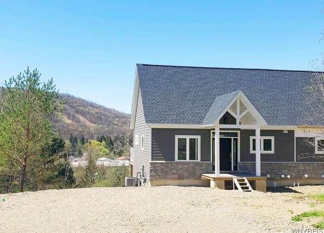 Property at 10 Mckinley Dr, Ellicottville, NY 14731, 3 beds, 2.5 baths