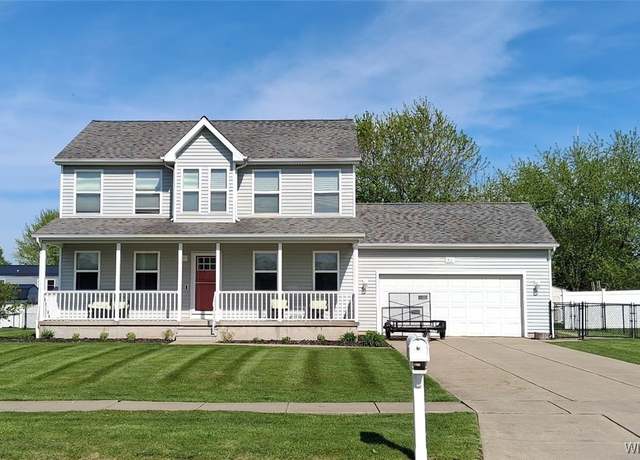 Property at 93 Park Ln, Grand Island, NY 14072, 3 beds, 2.5 baths