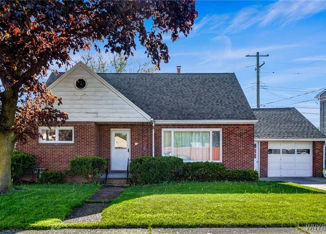 Property at 10 Ontario Dr, Cheektowaga, NY 14225, 3 beds, 2.5 baths