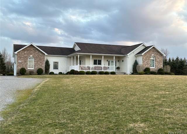 Property at 10155 Martin Rd, Clarence, NY 14032, 3 beds, 2.5 baths