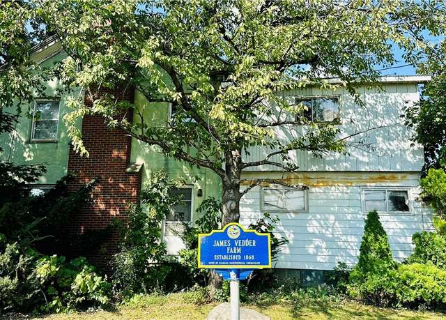 Property at 8900 Lockport Rd, Niagara, NY 14304, 8 beds, 2.5 baths