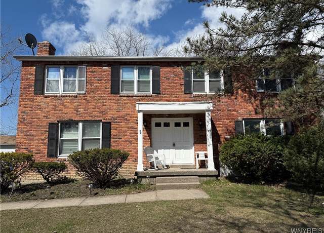 Property at 29 Fairgreen Dr, Amherst, NY 14228, 6 beds, 3 baths
