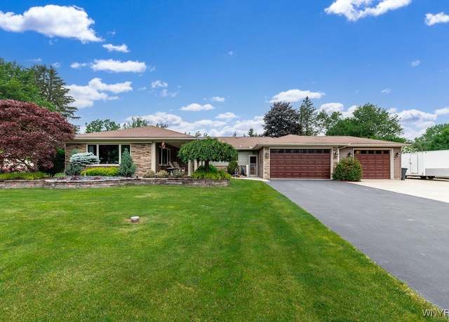 Property at 22 Highland Dr, Aurora, NY 14052, 3 beds, 1.5 baths