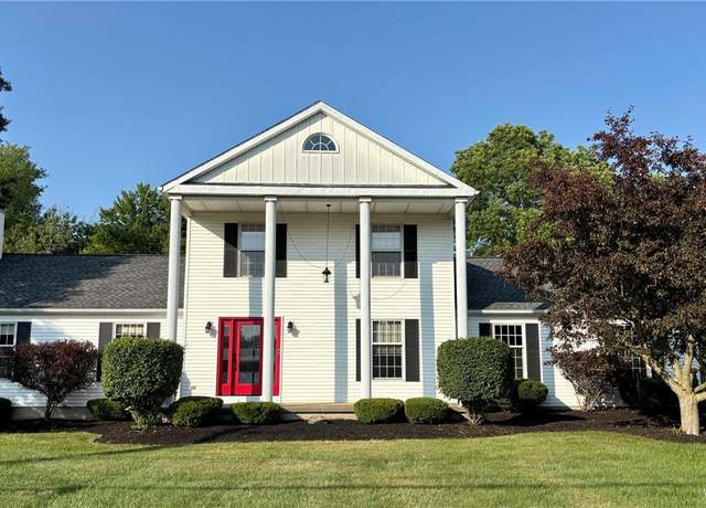 Property at 1594 Lakeview Rd, Hamburg, NY 14085, 3 beds, 2.5 baths