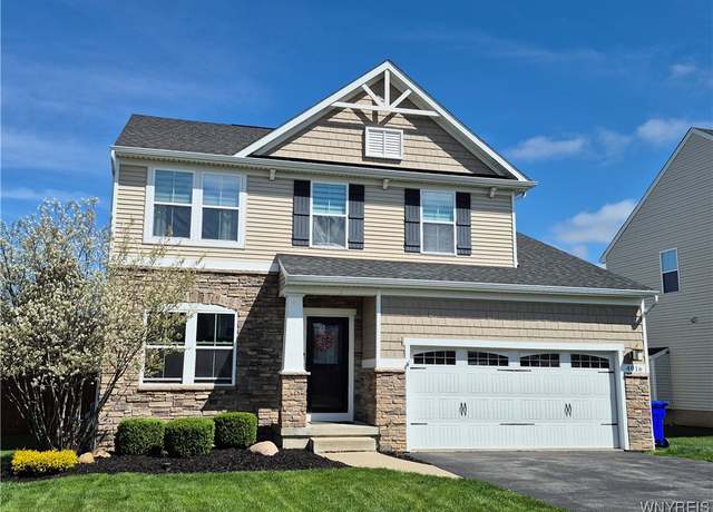 Property at 4016 Connors Way, Hamburg, NY 14219, 3 beds, 2.5 baths