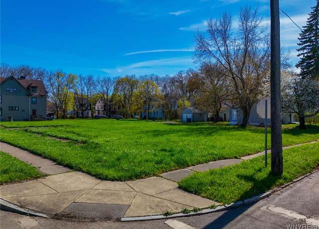 Property at 39 Hyde Park Blvd, Niagara Falls, NY 14303