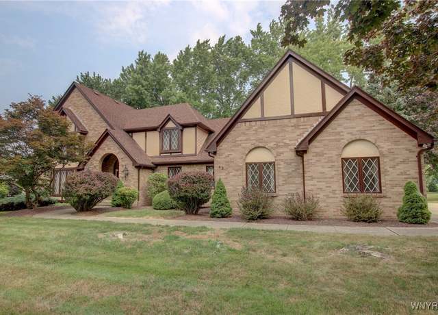 Property at 42 Fox Chapel Dr, Orchard Park, NY 14127, 4 beds, 3 baths