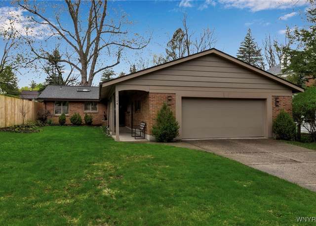 Property at 124 Smallwood Dr, Amherst, NY 14226, 2 beds, 1.5 baths
