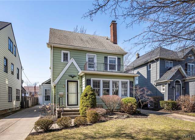 Property at 134 Winston Rd, Buffalo, NY 14216, 3 beds, 2.5 baths