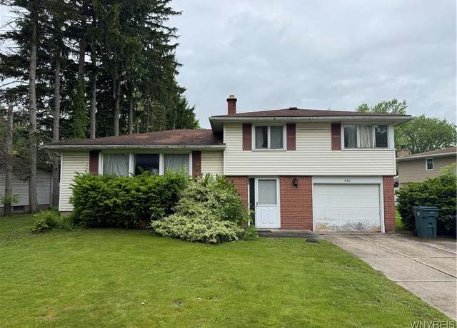 Property at 930 Sun Valley Dr, North Tonawanda, NY 14120, 3 beds, 1.5 baths