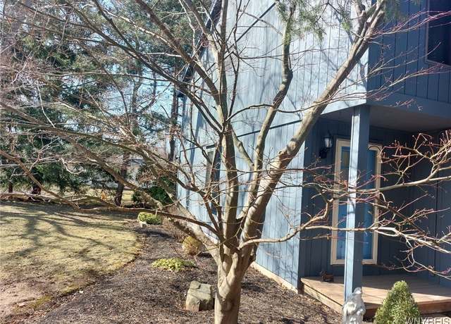 Property at 702 Tuscarora St, Lewiston, NY 14092, 2 beds, 1.5 baths