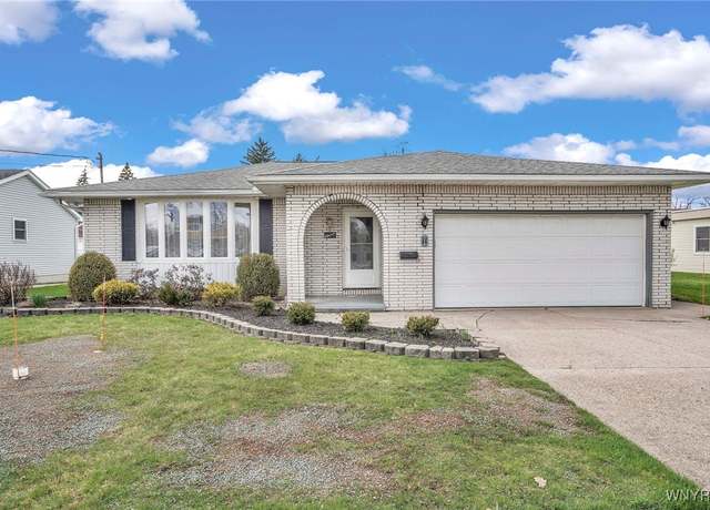 Property at 11 Oxford Ave, Lancaster, NY 14086, 3 beds, 1.5 baths