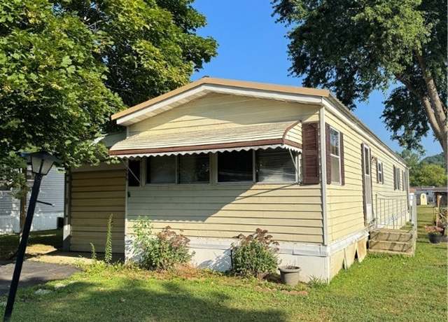 Property at 1066 Wish Cir, Marilla, NY 14052, 2 beds, 1.5 baths