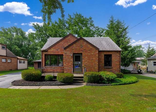 Property at 473 Seneca Creek Rd, West Seneca, NY 14224, 3 beds, 1.5 baths