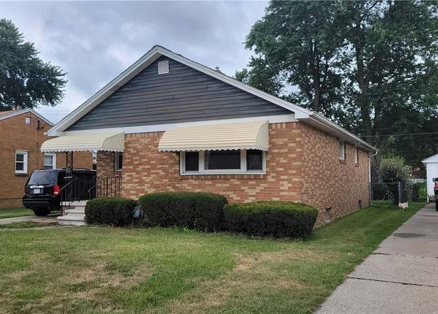 Property at 302 N Pleasant Pkwy, Cheektowaga, NY 14206, 3 beds, 1 bath