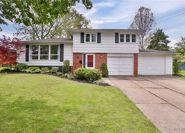 Property at 46 Brenton Ln, Hamburg, NY 14075, 3 beds, 1.5 baths