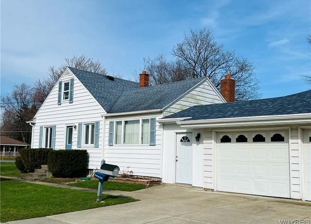 Property at 917 Mineral Springs Rd, West Seneca, NY 14224, 3 beds, 1 bath