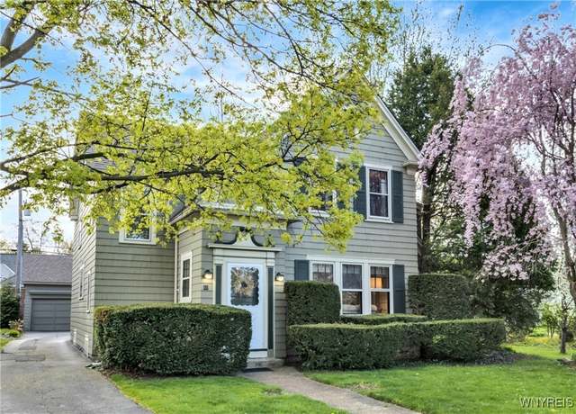 Property at 48 Roycroft Blvd, Amherst, NY 14226, 3 beds, 1.5 baths