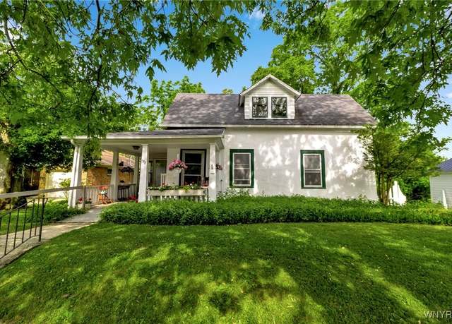 Property at 158 Mill St, Amherst, NY 14221, 4 beds, 1 bath