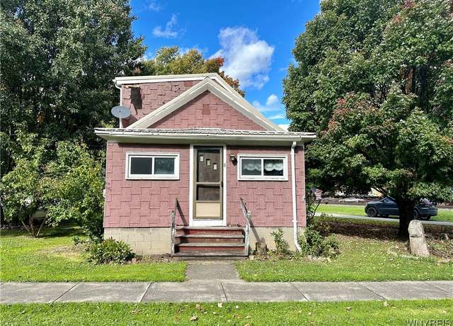 Property at 8 Mechanic St, Gainesville, NY 14550, 3 beds, 1 bath