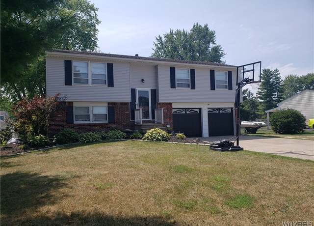 Property at 329 Laurie Ln, Grand Island, NY 14072, 3 beds, 3 baths