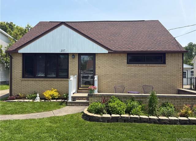 Property at 257 Ehinger Dr, West Seneca, NY 14224, 4 beds, 1 bath