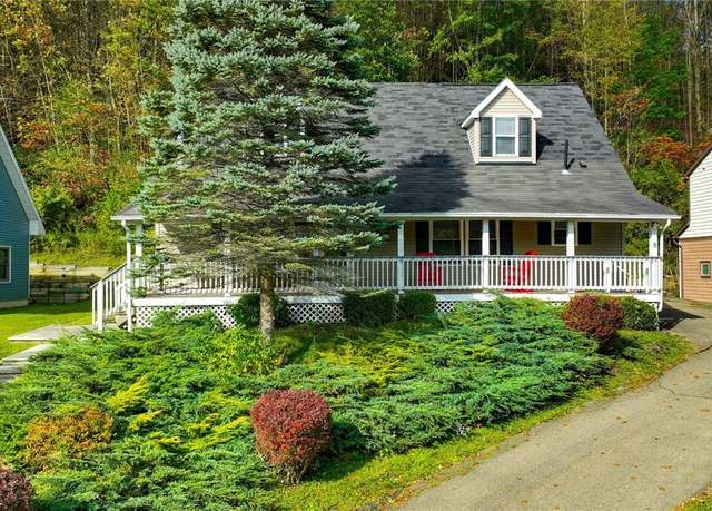 Property at 8 Van Buren Pl, Ellicottville, NY 14731, 5 beds, 3.5 baths