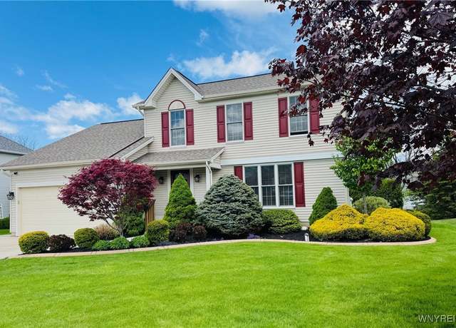 Property at 3303 Brookfield Ln, Hamburg, NY 14075, 3 beds, 2.5 baths