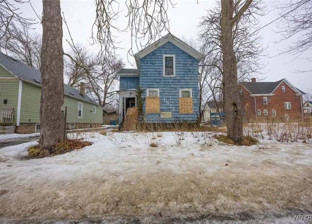 Property at 1511 13th St, Niagara Falls, NY 14305, 3 beds, 1.5 baths