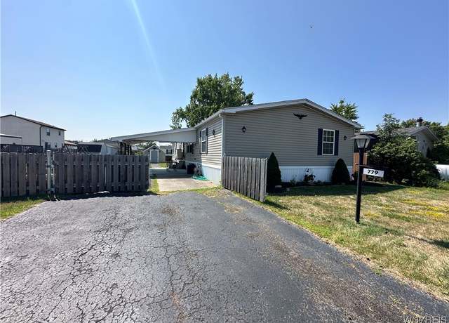 Property at 779 Fernwood Dr, Lockport Town, NY 14094, 3 beds, 2 baths