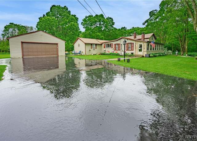 Property at 5592 Niagara Street Ext, Lockport-town, NY 14094, 3 beds, 2 baths