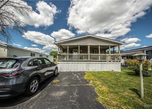 Property at 1059 Fernwood Dr, Lockport Town, NY 14094, 3 beds, 2 baths