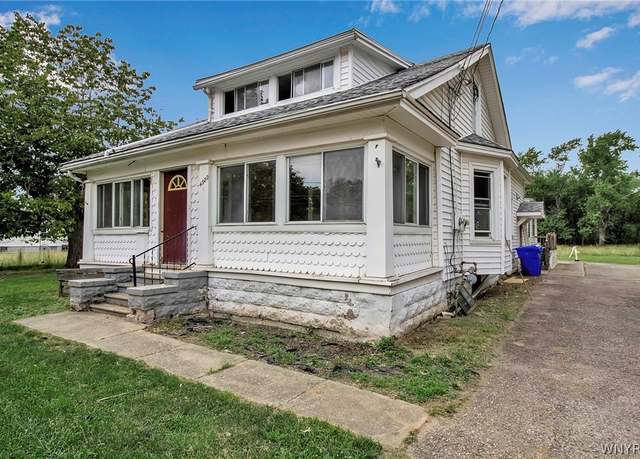 Property at 4982 Seneca St, West Seneca, NY 14224, 3 beds, 2 baths