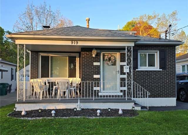 Property at 919 88th St, Niagara Falls, NY 14304, 4 beds, 2 baths